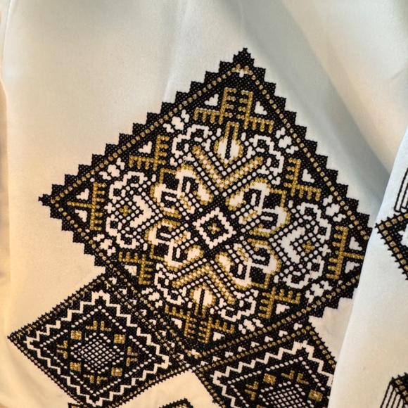 WHITE UKRAINIAN EMBROIDERED SILK MINI SKIRT - Picture 5 of 8